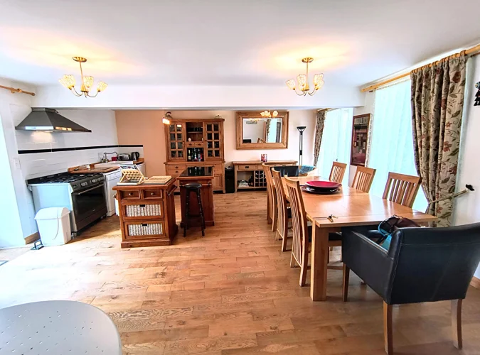 Creuse - Renovated 4 Bedroom House. Great Location! photo 4