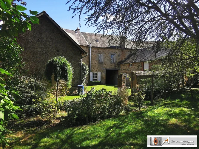 Charming Property Complex in a Pleasant Village. A Must-See!