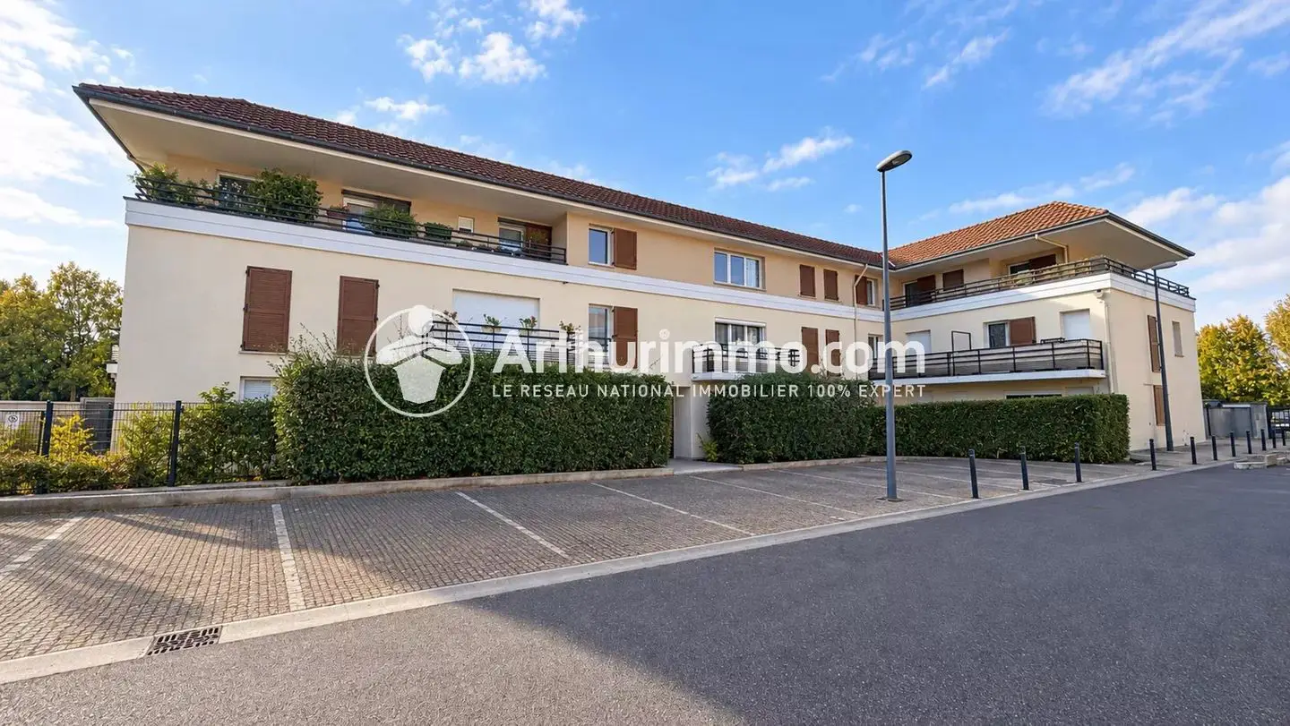 Apartment for sale in Saint-Pierre-du-Perray — 2 bedrooms, 60 m²