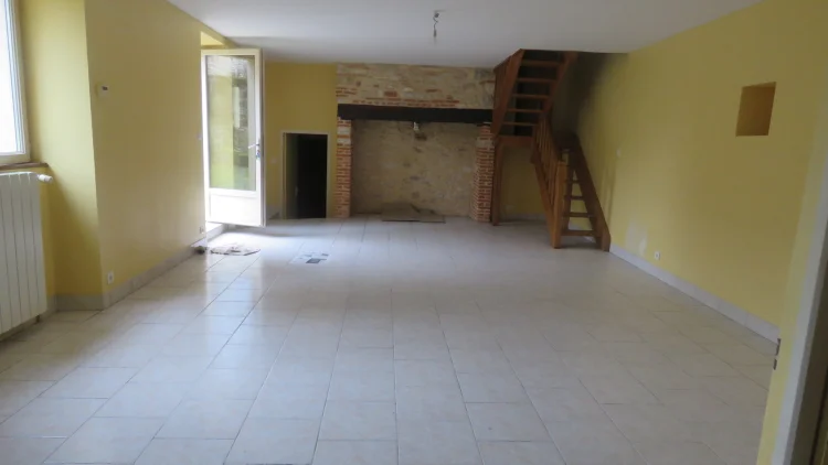 House with a Private Courtyard - Village Siant Raphael (Near photo 3