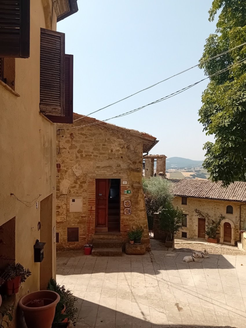 Property in Gualdo Cattaneo photo 2