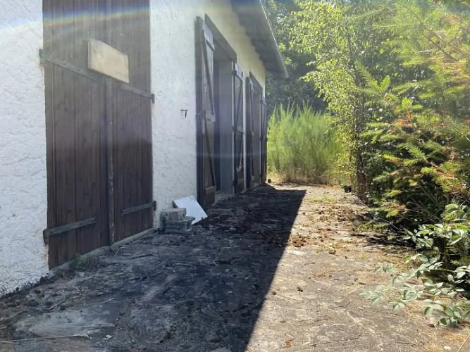 Detached Breezeblock and Tiled Property(South Facing;36 sqm), Built in 1980, Lies in the photo 2