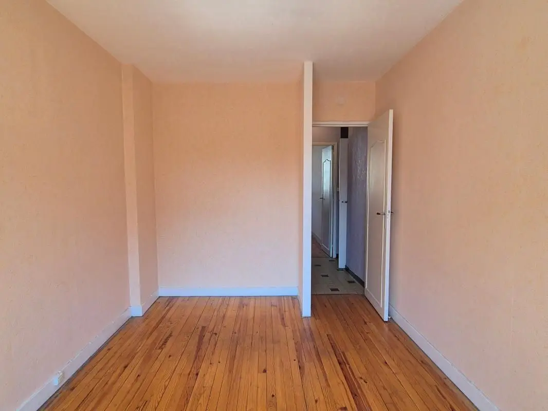 Apartment for sale in Le Chambon Feugerolles — 2 bedrooms, 53 m² photo 4