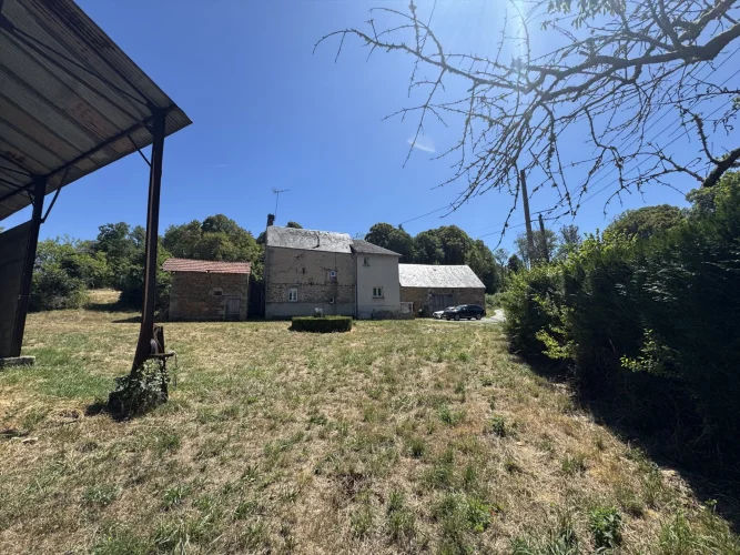 Property with House, Outbuilding, and more than 10,000 m² of Land photo 3