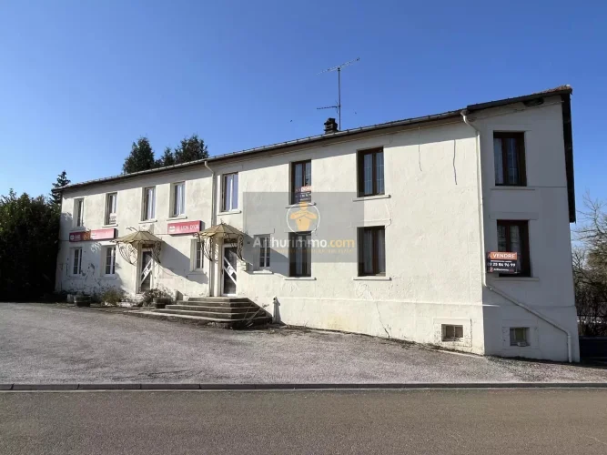 Former Hotel-Restaurant in Need of Renovation photo 2