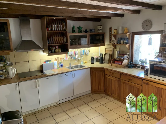 3/4-Bedroom Country House with Outbuildings, Fruit Trees & Fully Furnished photo 4