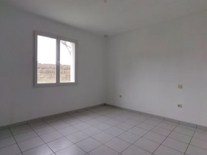 Accessible 2-Bedroom House with 104 m² in the Center of Dompierre photo 4