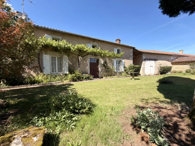 Charming Character Property with Barn and Beautiful Garden – Close to Nanteuil-En-Vallée