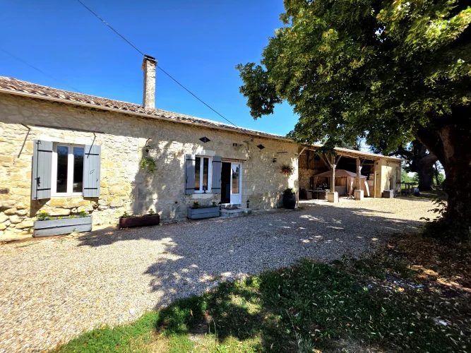 Characterful Renovated Stone House with Large Barn - Close to Lauzun