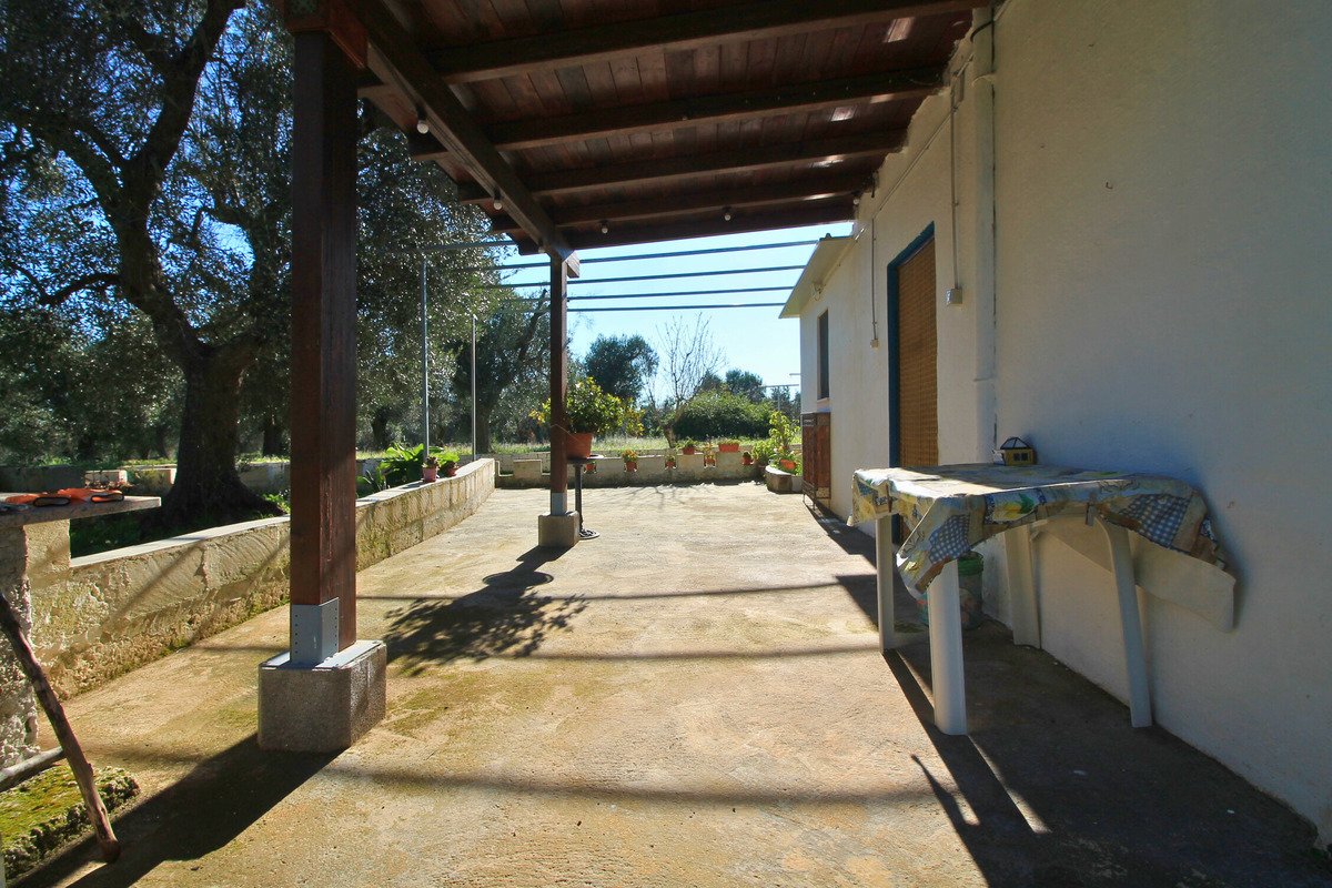 Property in Ostuni photo 3