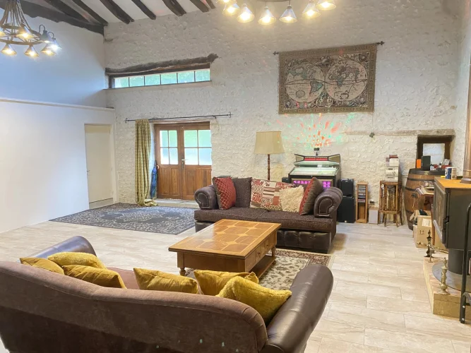 3 Bed Converted Barn with Stunning Gardens and Pool photo 4