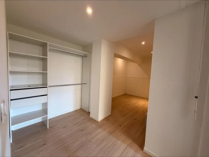 Bright T3 Apartment of 73 m² - Ideally Located Near Shops - 115,000 € photo 5