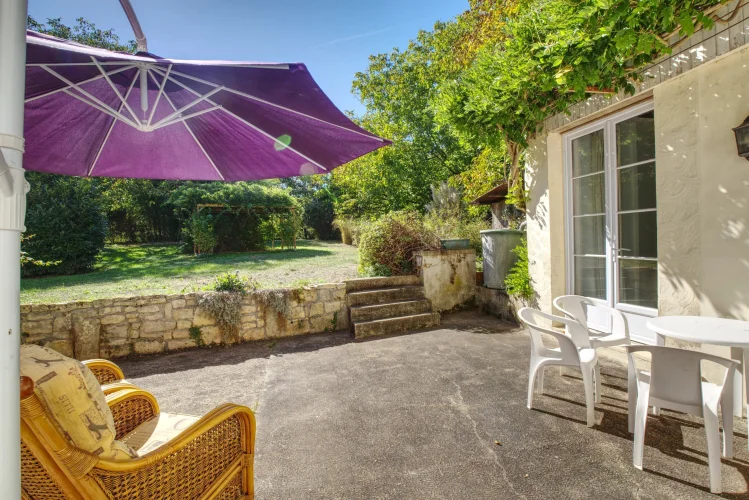 Lovely and Spacious 4-Bedroom Property, Large Garage and Workshop, Close to Ruffec photo 2