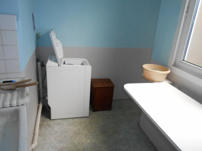 Commercial Shop with Upstairs Accommodation Potential, to Renovate, in Pré-En-Pail-Saint-Samson photo 5