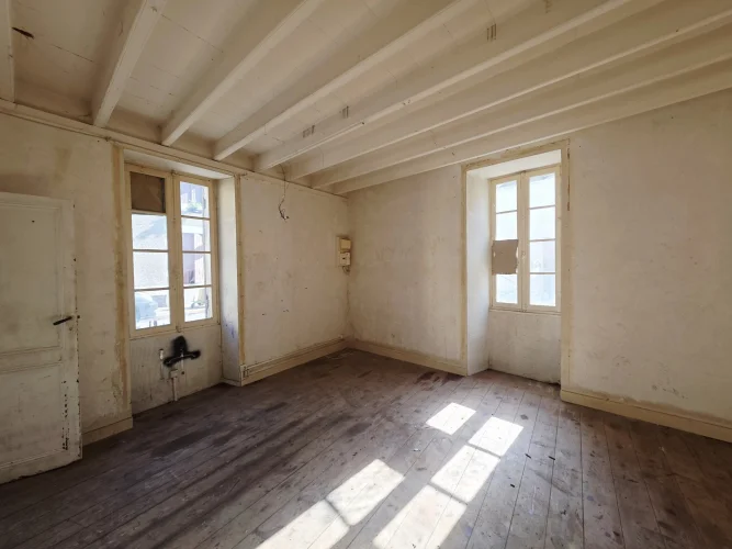 Monségur, Village House with 3 Bedrooms and Excellent Potential photo 4