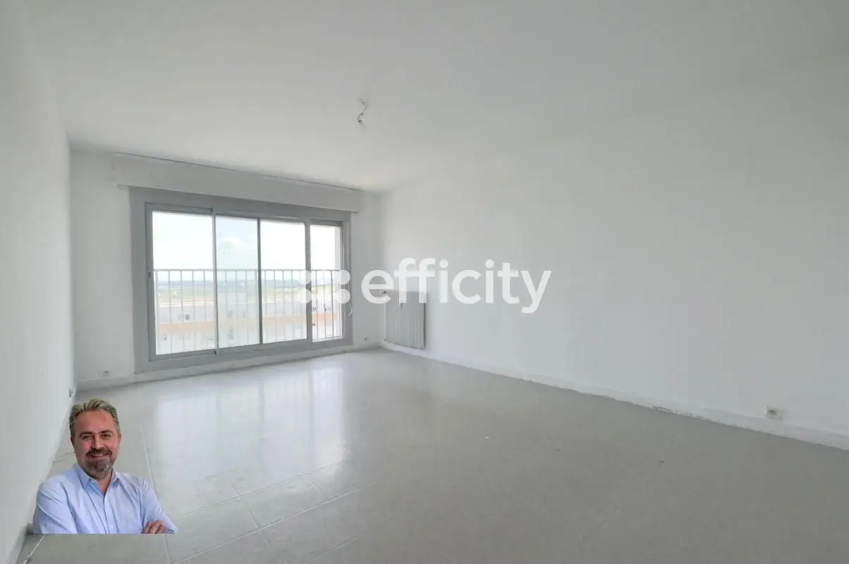 Apartment for sale in Vénissieux — 3 bedrooms, 83 m²