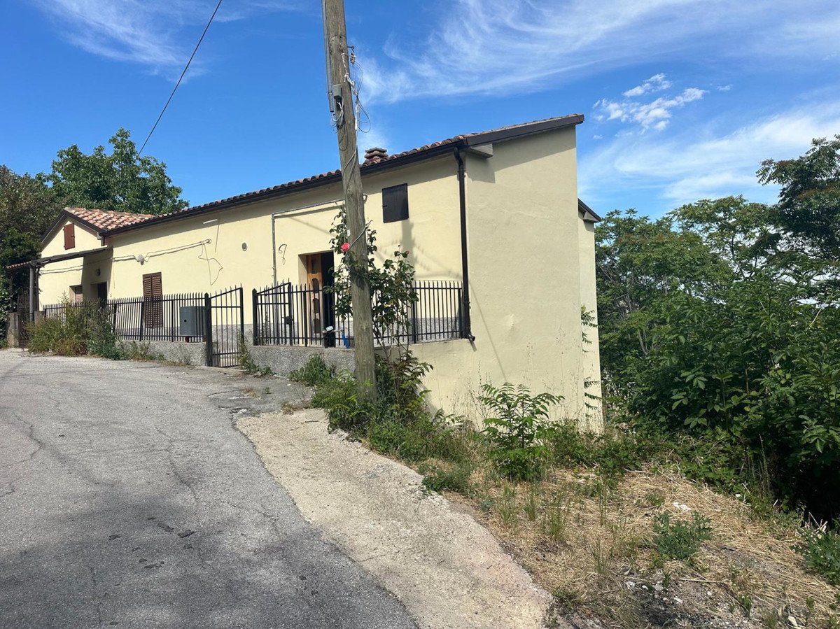 Property in Villa Celiera photo 3