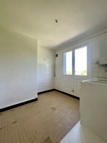3-Room Apartment Near Place Verdun in Tarbes photo 5