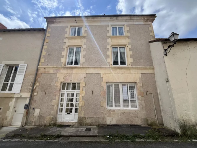 Large Town House in the Centre of Saint Savin