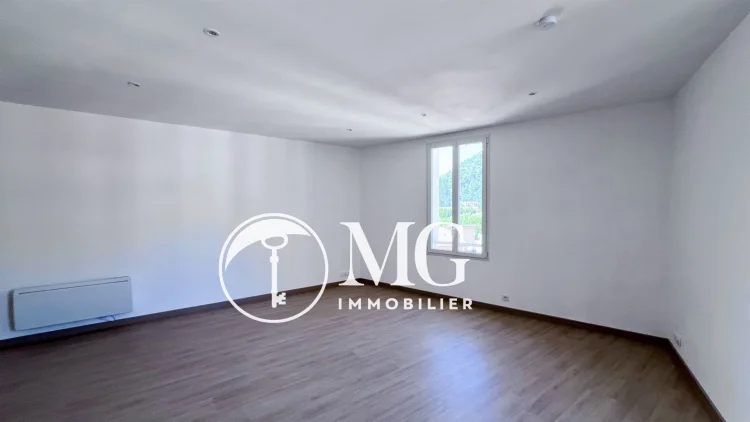 3-Room Apartment Fully Renovated with Open View photo 2