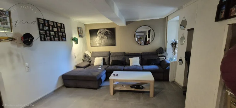 Renovated Village House of 80 m² with Terrace, Courtyard and 45 m² Outbuilding photo 2