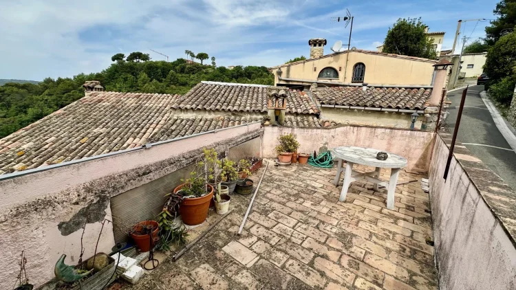 Haut De Cagnes — Charming Village House to Renovate with Rooftop Terrace and Open Views photo 5