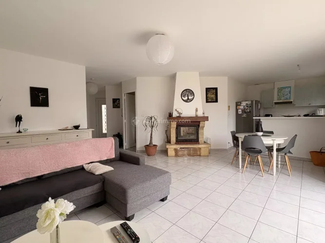 Single-Story Villa with Garden photo 3