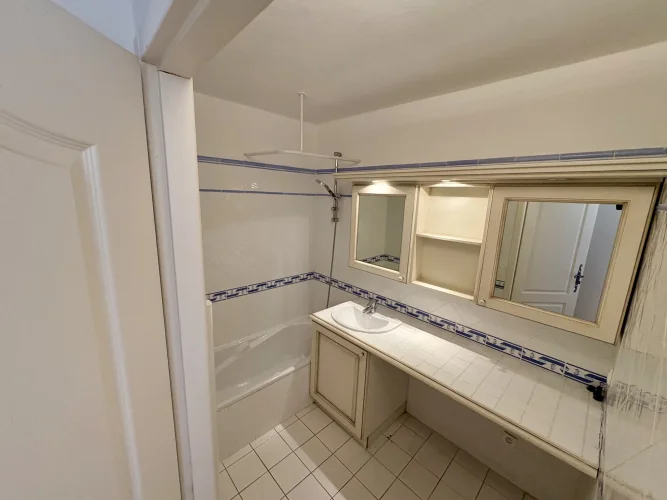 Bright 2-Bedroom Apartment on the Top Floor with Loggia, Swimming Pool and Cellar – la Môle (Gulf of Saint-Tropez) photo 3