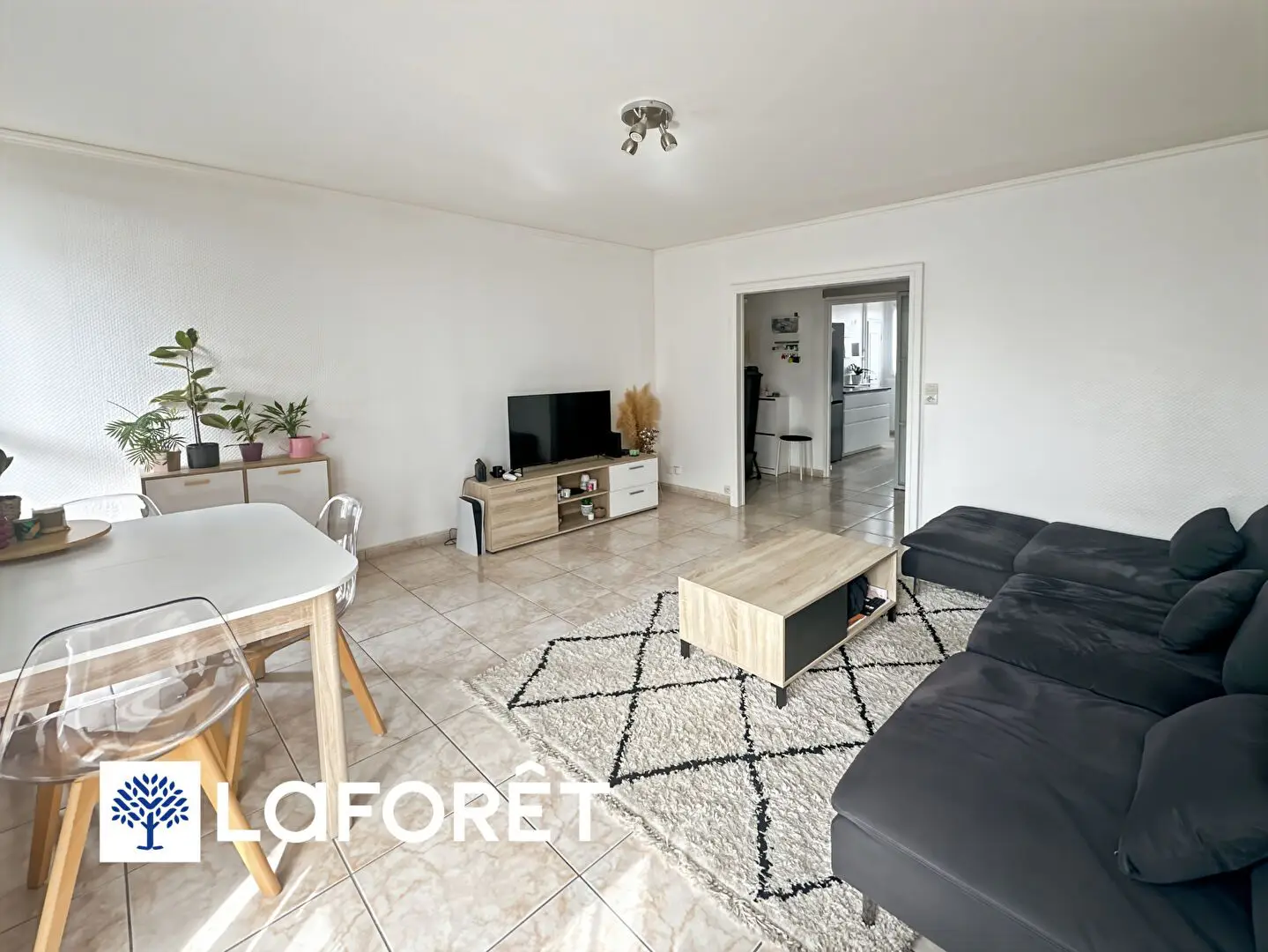 Apartment for sale in Viry-Châtillon — 2 bedrooms, 66 m² photo 3