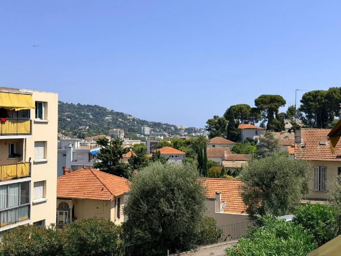 2 Bed Apartment for Sale in Le Cannet photo 2