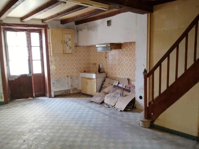 Village House with Garden to Renovate in the Heart of Vieux-Mareuil photo 5