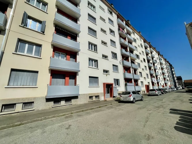 3-Room Apartment Near Place Verdun in Tarbes