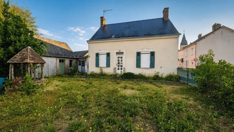 House to Renovate with Great Potential, Right in the Heart of Teloché