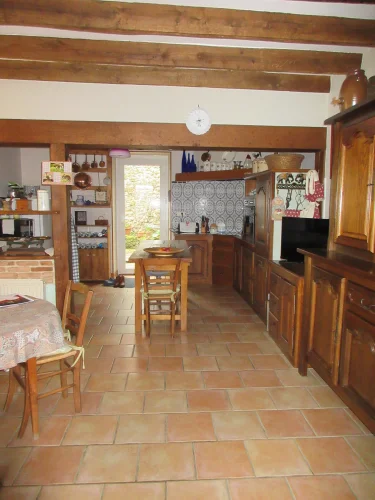 Very Spacious Family Home! photo 3