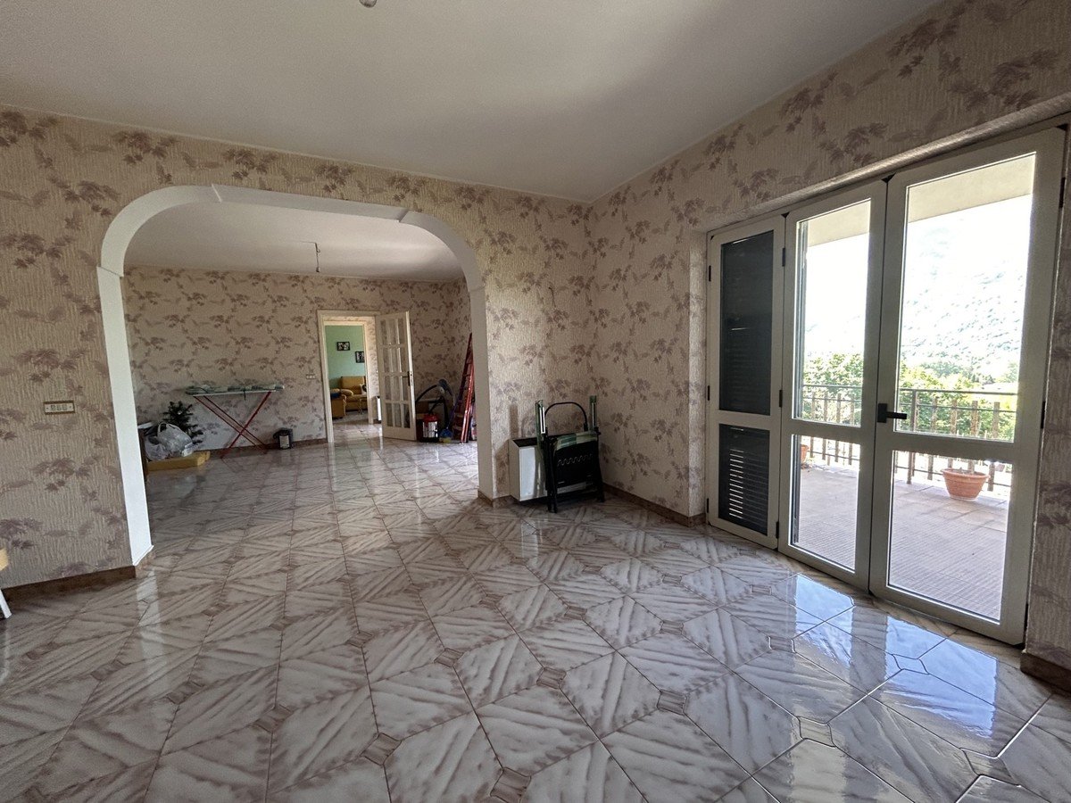 Property in Atina photo 2