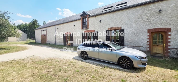 Farmhouse, 205 m², 5 Bedrooms, Cathedral Ceiling Living Room, 8,923 photo 2