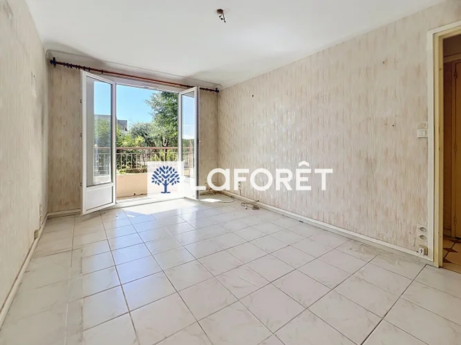 Spacious 3-Room Apartment in a Quiet Area in the Heart of the City photo 3
