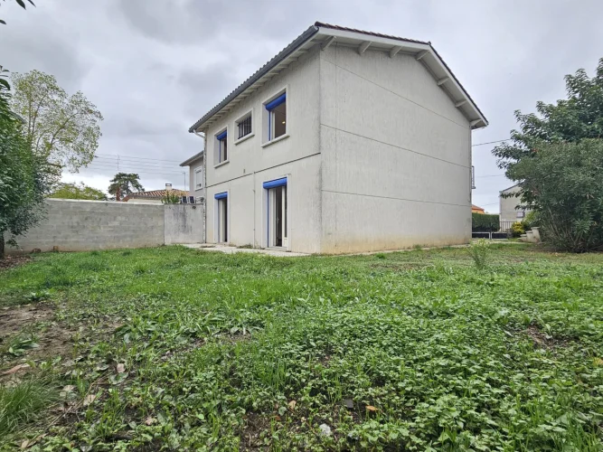 Town House with Garden and Garage