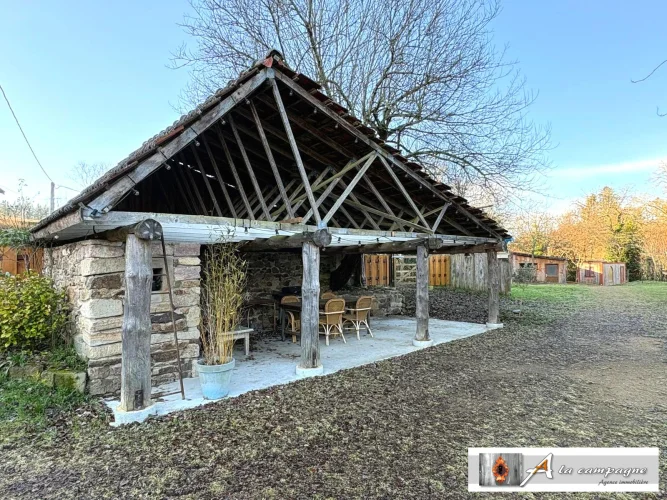 Large House, Ideal for Single-Level Living, with over Half a Hectare of Land. photo 3