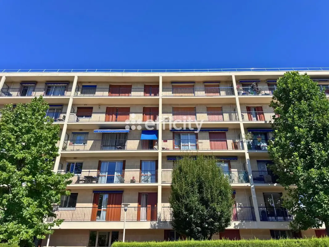 Apartment for sale in Eaubonne — 2 bedrooms, 94 m²