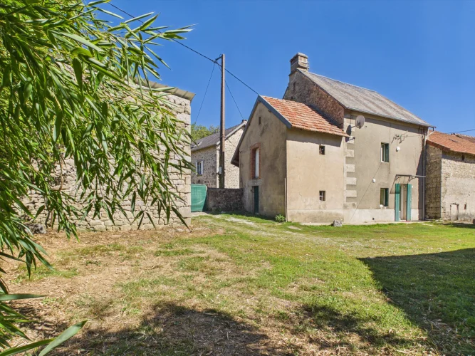 On the Outskirts of Guéret Charming Stone House with a Secluded Garden photo 4