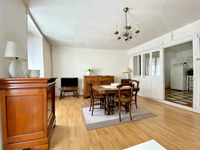 Townhouse with Commercial Premises in Le Dorat photo 4