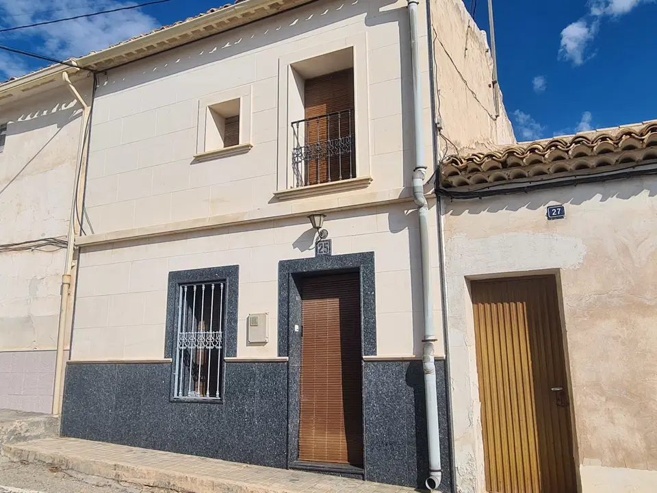 Town house in Pinoso, Alicante province