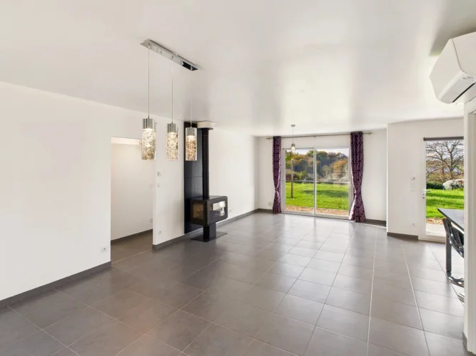 Stylish Modern Home with Panoramic Views photo 4