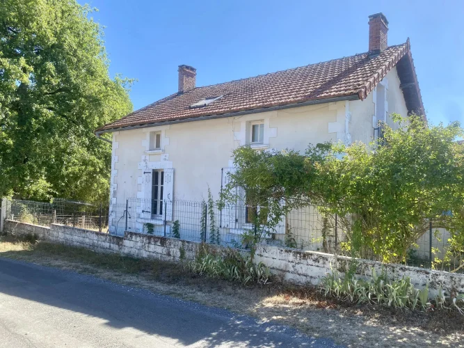 Charming Detached Village Property with Large Barn and 2,744 m² of Land