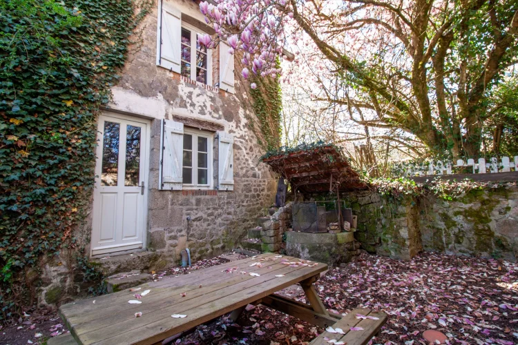 Charming Stone House with a Secluded Courtyard, Sunny Garden and Barn photo 5