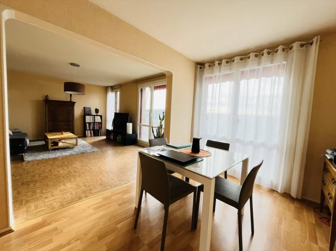 Beautiful F4 Apartment in the City Center photo 4