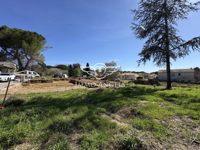 Rare 290 m² Buildable Lot in the Heart of a Sought-after Area photo 4