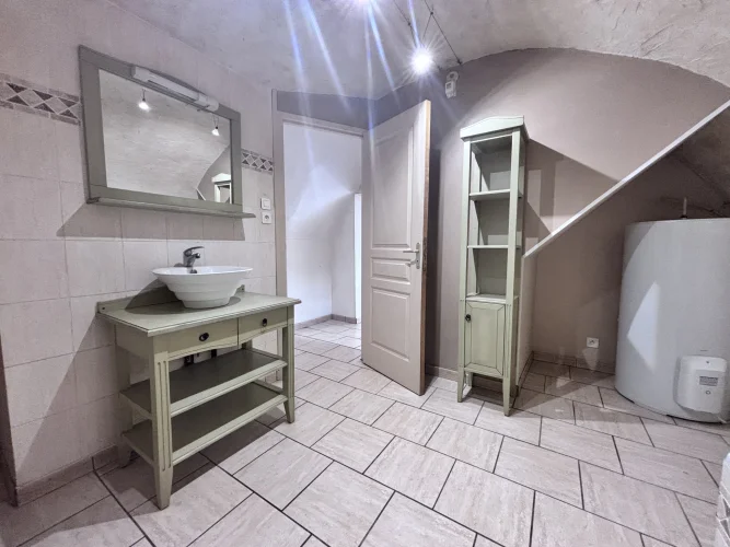 Saint Hilaire la Croix - House for Sale with 2 Bedrooms and Office
