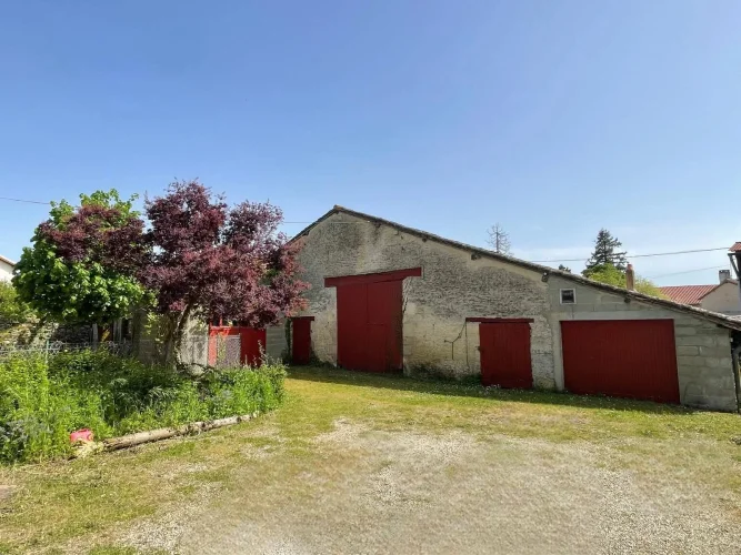 3 Bedroom Detached Farmhouse - Near Popular Town of Civray photo 2